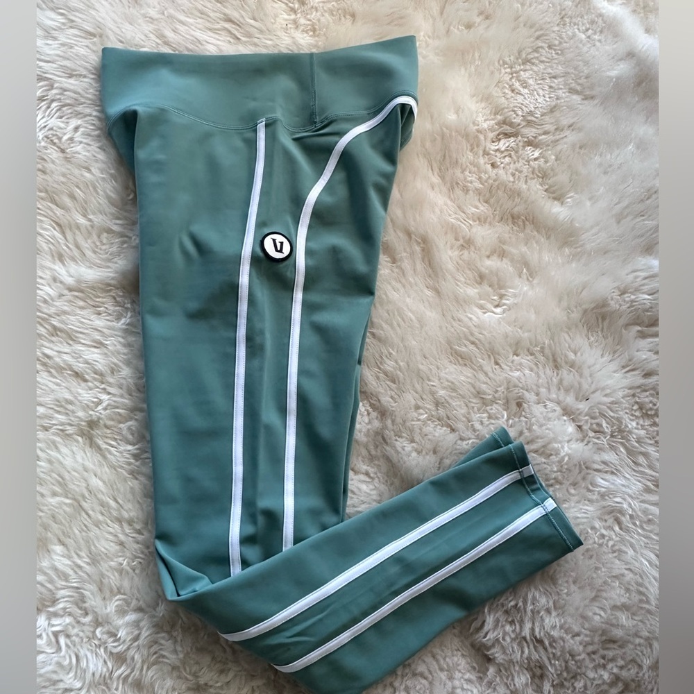 **NEW** Vuori Track Leggings Women's, Size Medium